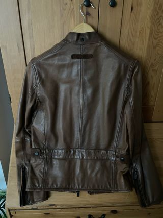 Chaqueta de cuero marrón