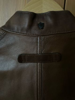 Chaqueta de cuero marrón
