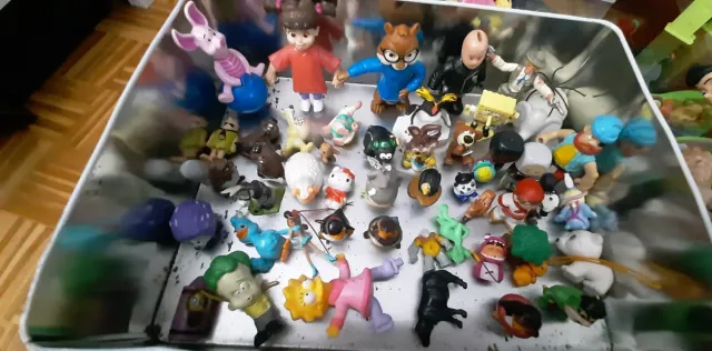 Lote variado de muñecos