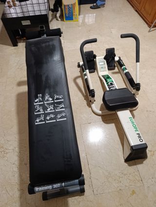 Banco de gimnasio y máquina de remo