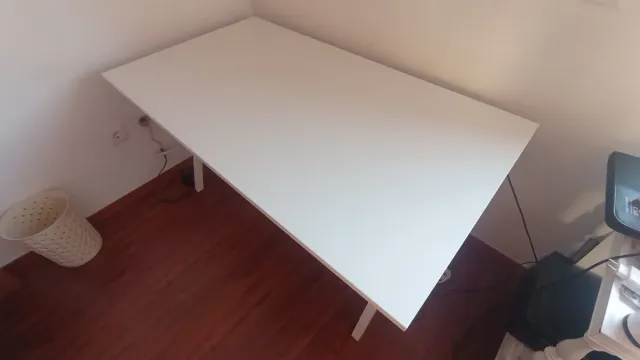 Mesa de escritorio TROTTEN IKEA