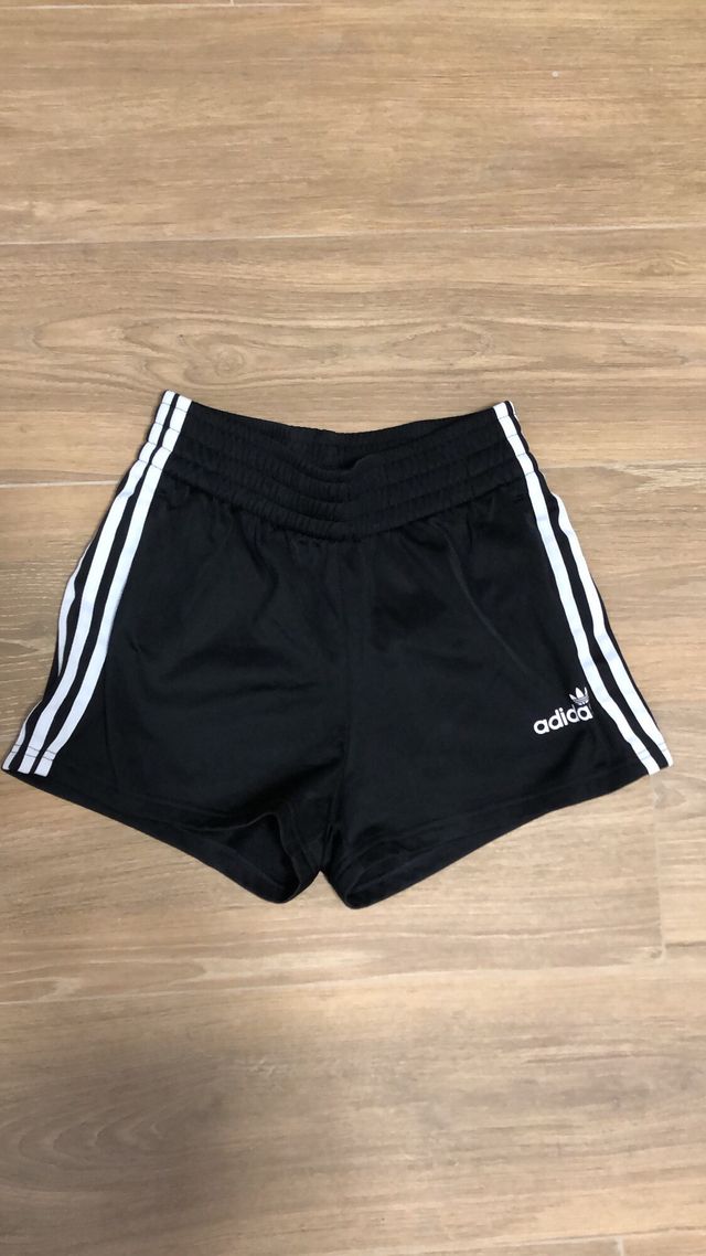 Pantalón corto Adidas negro