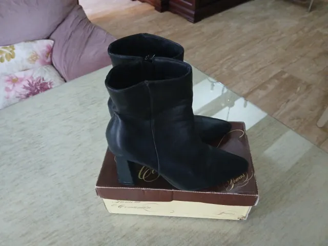 stivali neri in pelle taglia 35