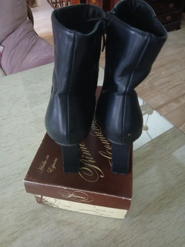 stivali neri in pelle taglia 35