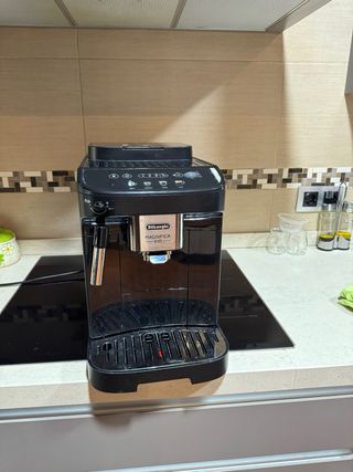 Cafetera Superautomática Delonghi Magnifica Evo