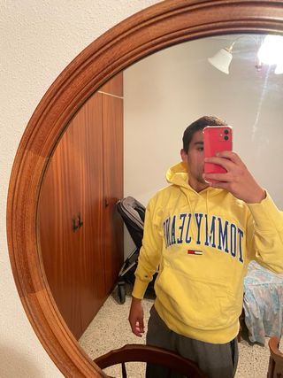 Sudadera Tommy Hilfiger amarilla vintage