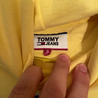Sudadera Tommy Hilfiger amarilla vintage
