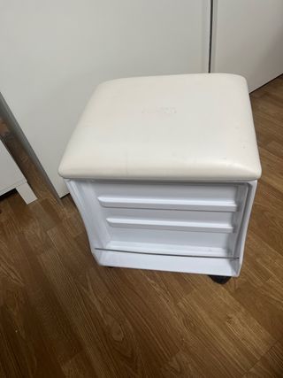 Tavolino o toletta per manicure