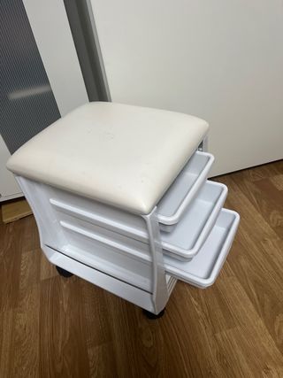 Tavolino o toletta per manicure