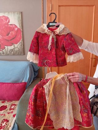 Traje de Fallera Niña Rojo Flores Doradas
