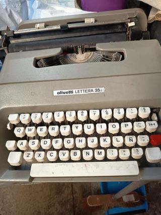 Máquina de escribir Olivetti Lettera 35