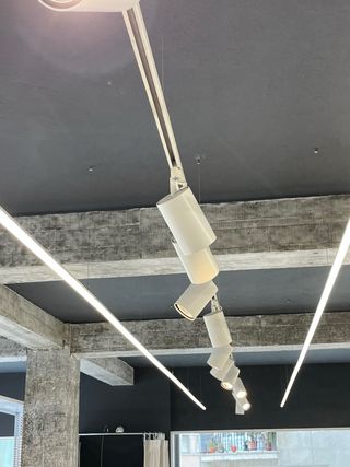 Carril electrificado con focos