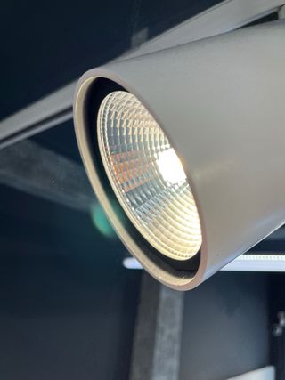 Carril electrificado con focos