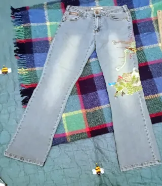 Jeans donna con ricami