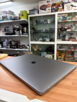MacBook Pro 16” 2019 i7 16GB RAM 500GB SSD