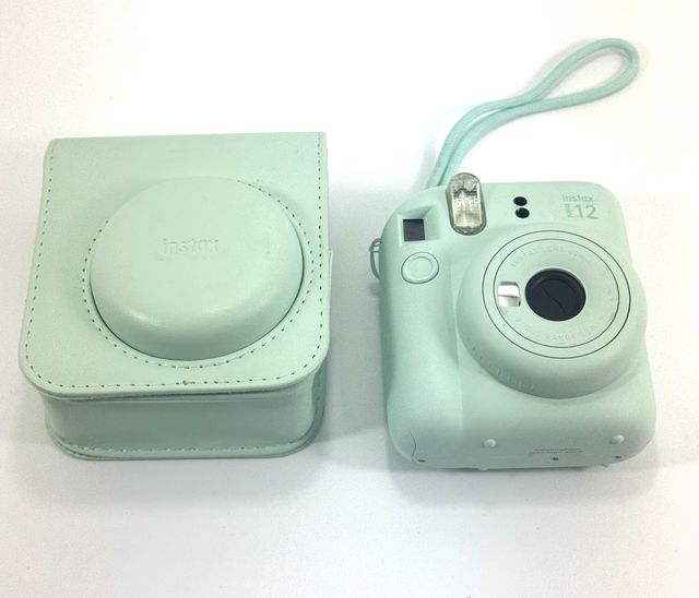 Cámara Fujifilm Instax Mini 12 + Funda