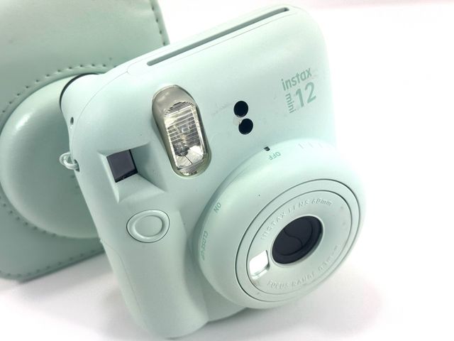 Cámara Fujifilm Instax Mini 12 + Funda