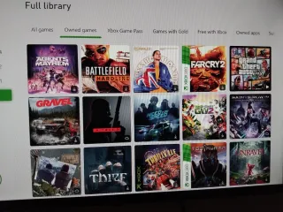 Xbox One con 2 mandos y 18 juegos