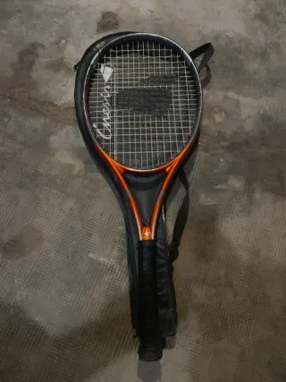 Raqueta de tenis con funda
