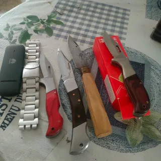 Set di coltelli e pendaglio 