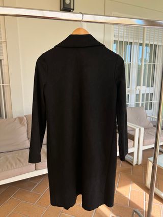 Gabardina Zara ante negra