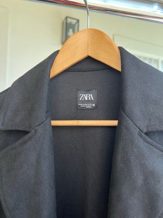 Gabardina Zara ante negra