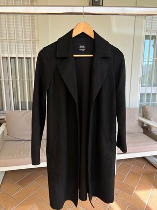 Gabardina Zara ante negra