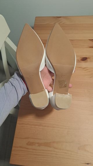 Zapatos de tacón cuadrado blancos