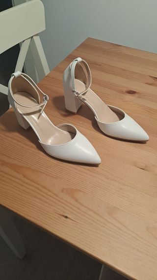 Zapatos de tacón cuadrado blancos