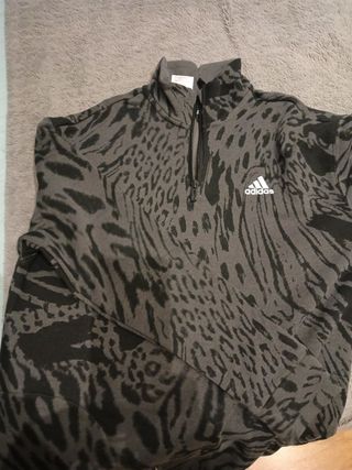 Sudadera Adidas larga estampado animal print . 14