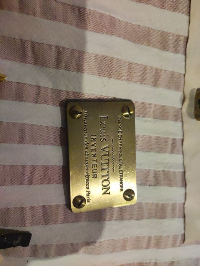 Louis Vuitton y Loewe: Candados y Fundas