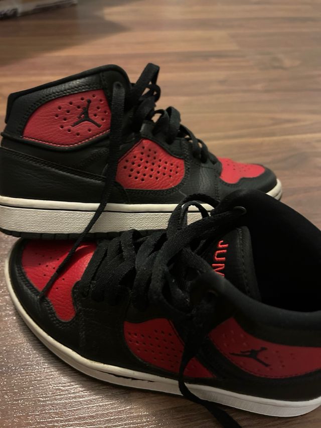 Zapatillas Jordan Jumpman Negras y Rojas