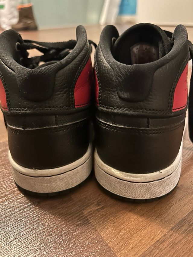 Zapatillas Jordan Jumpman Negras y Rojas
