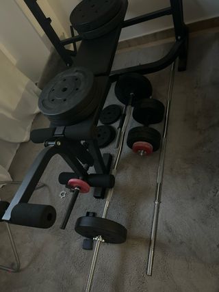 Panca pesi e manubri da palestra