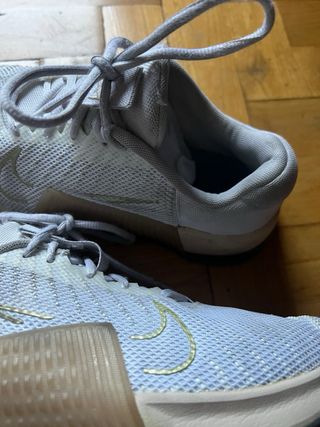 Nike Metcon 9 Blancas Doradas Talla 40