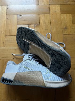 Nike Metcon 9 Blancas Doradas Talla 40