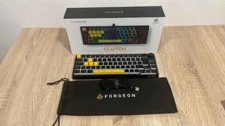 Teclado Forgeon Clutch 60% Gaming RGB Red Switches