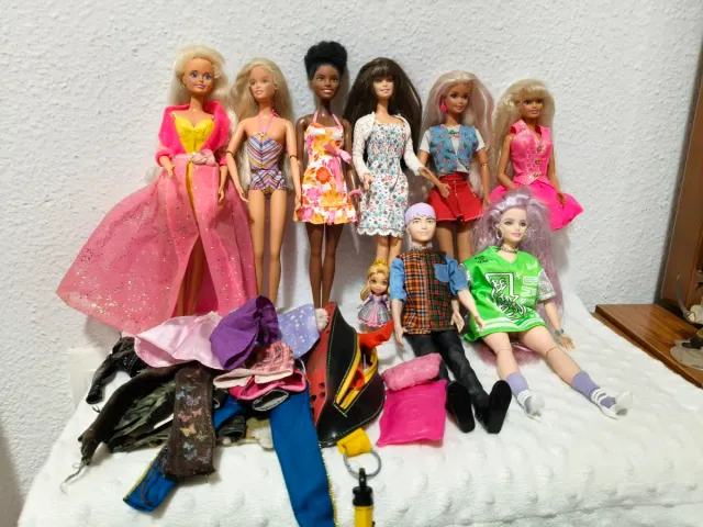 Lote Barbie antiguas y modernas