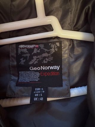 Abrigo Geo Norway gris verdoso.