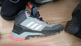 Botas Adidas Terrex Montaña Gore-Tex Gris Rosa