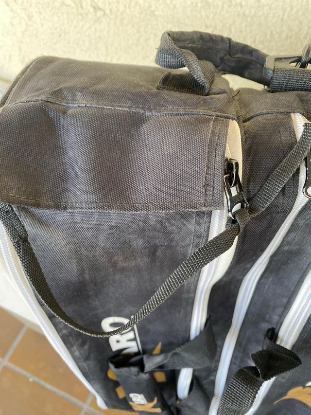 Paletero Padel Karo Negro y Dorado