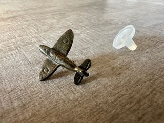 Pin avión militar metal