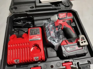 Kit Taladro de impacto Milwaukee M18 BID