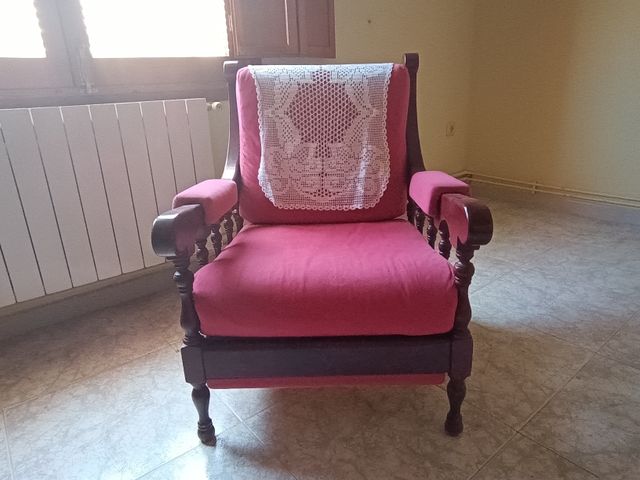 Sillones de madera acolchados
