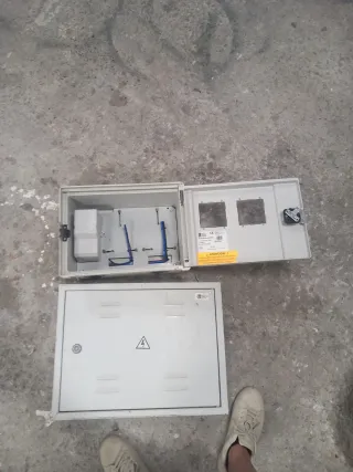 Caja Eléctrica Doble con Ventanas