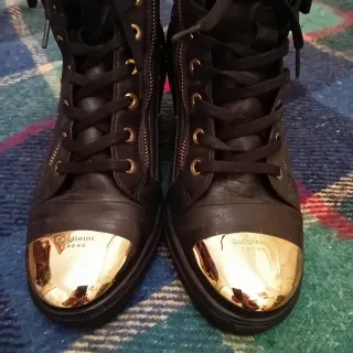 Scarpe Baldinini nere con punta oro