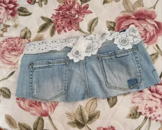Minifalda vaquera upcycled con encaje