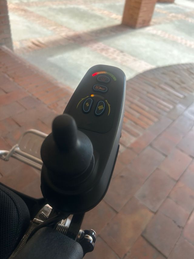 Silla de ruedas eléctrica plegable