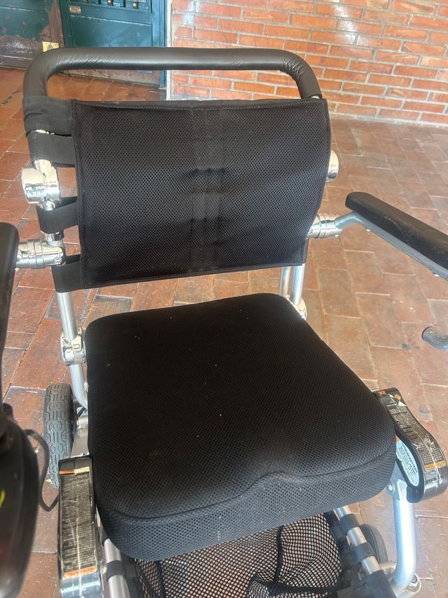 Silla de ruedas eléctrica plegable
