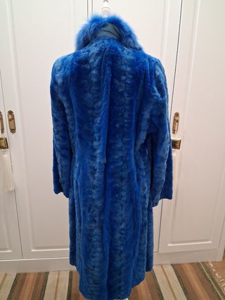 Abrigo de piel azul